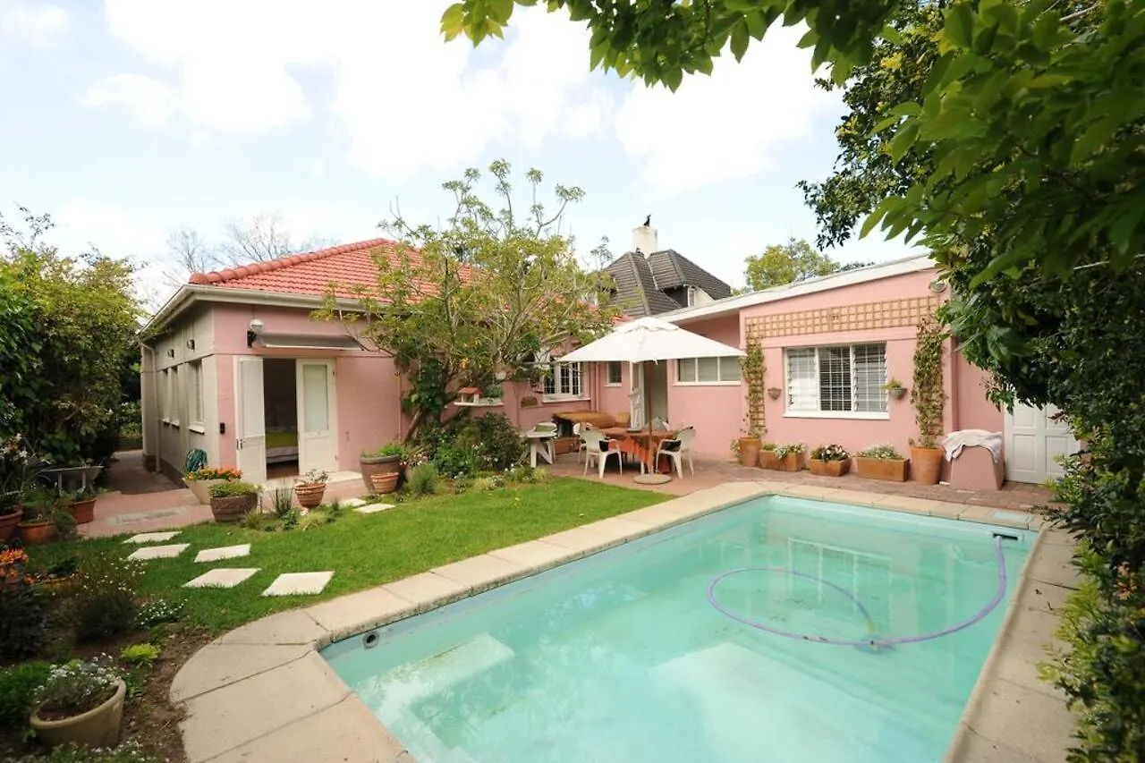 Jaqui'S Garden Guesthouse ケープタウン ベッド・アンド・ブレックファスト